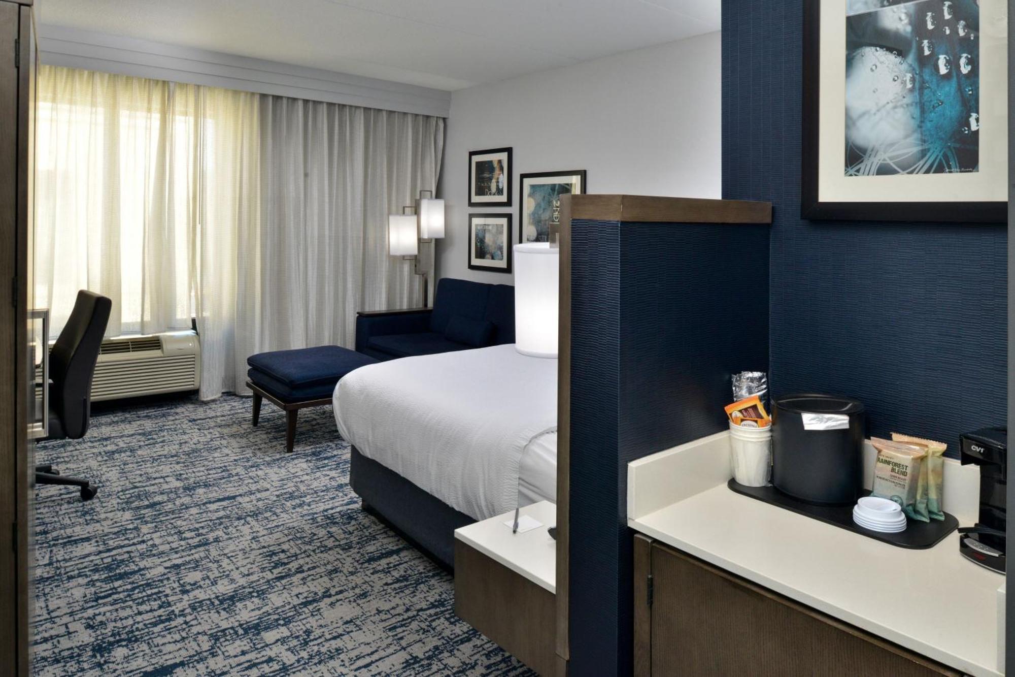 Courtyard By Marriott Downtown/historic District 3*
